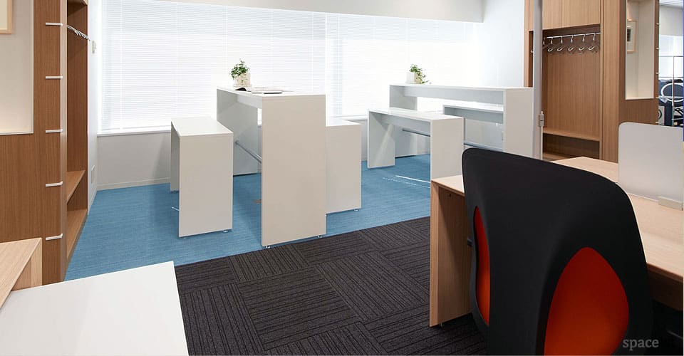 XL high meeting table and bench